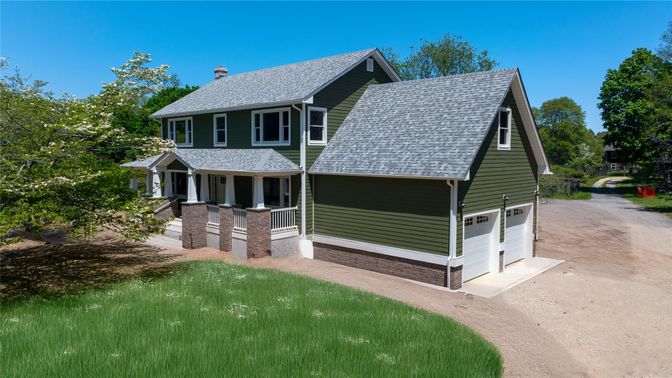 Attached, Exterior, Facade, Queen Anne Victorian