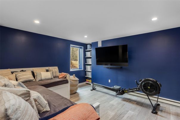 Fitness Equipment, Interior, Living room, Recessed Lighting, Wood Texture Flooring