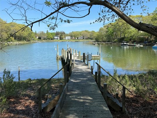 Exterior, Lake