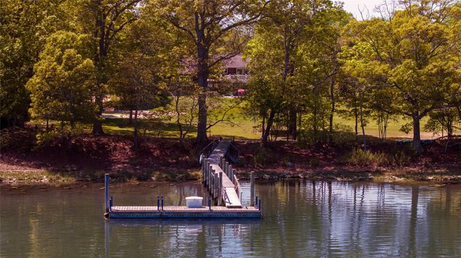Exterior, Lake