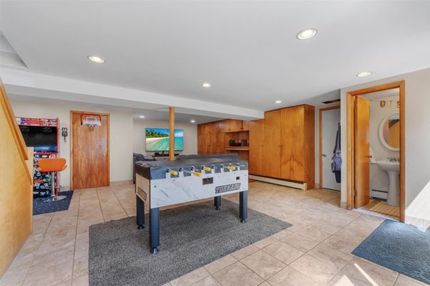 Game Room, Interior, Recessed Lighting