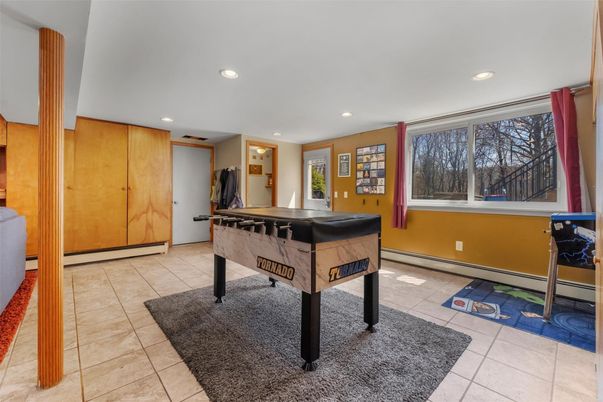 Game Room, Interior, Recessed Lighting