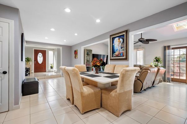 Dining room, Interior, Living room, Recessed Lighting
