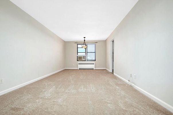 Empty room, Interior, Pendant Lights