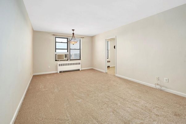 Empty room, Interior, Pendant Lights