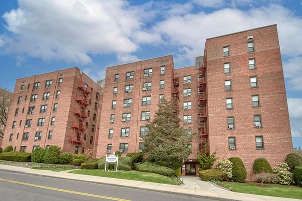 Exterior, Facade, Condo Building
