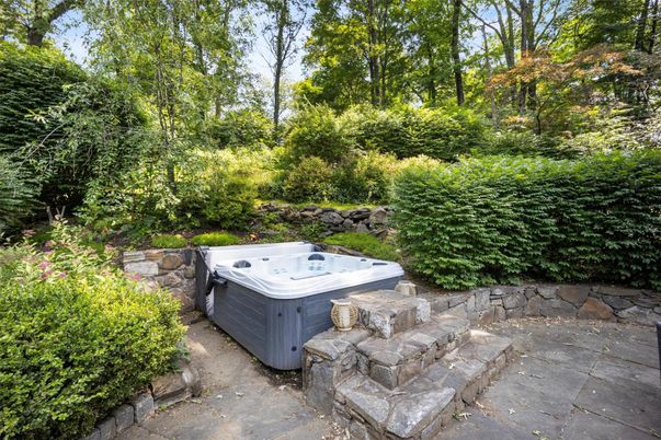 Exterior, Hot Tub
