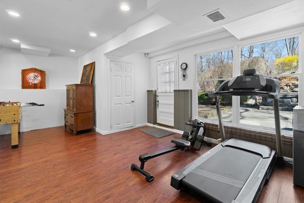 Fitness Equipment, Interior, Recessed Lighting, Wood Texture Flooring