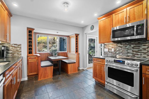 Dining room, Interior, Kitchen, Recessed Lighting, Stainless Steel Appliances