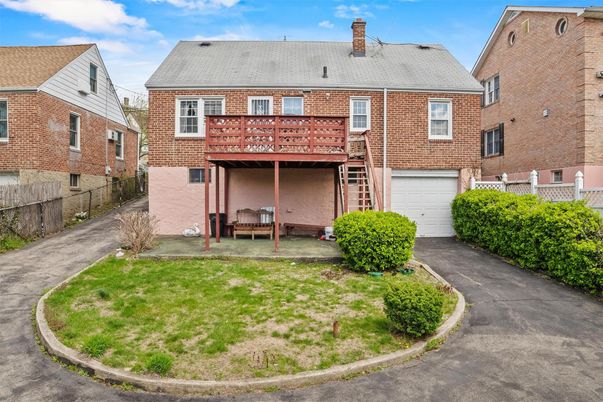 Attached, Exterior, Facade, Brick Facade, Cape Cod