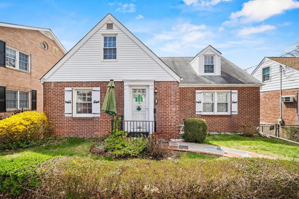 Exterior, Facade, Brick Facade, Cape Cod