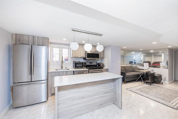 Interior, Kitchen, Living room, Pendant Lights, Recessed Lighting, Stainless Steel Appliances