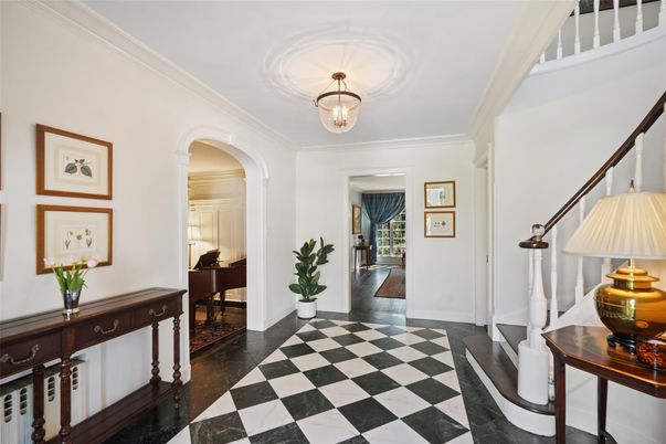Chandelier, Interior