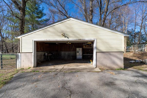 Detached Garage, Exterior