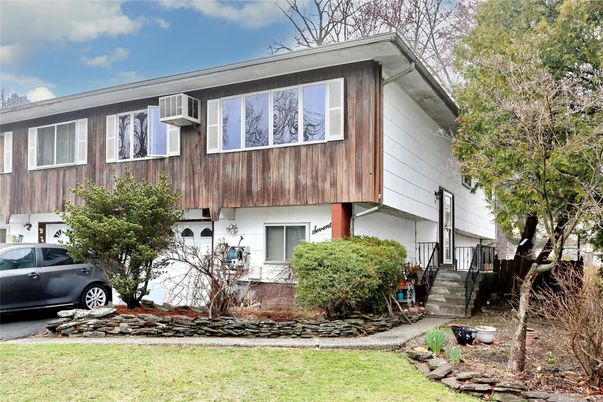 Exterior, Facade, Raised Ranch