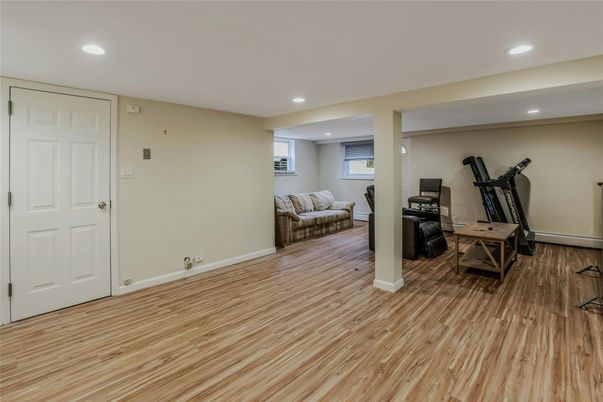 Fitness Equipment, Interior, Recessed Lighting, Wood Texture Flooring