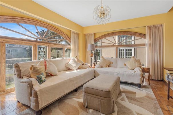 Chandelier, Interior, Living room
