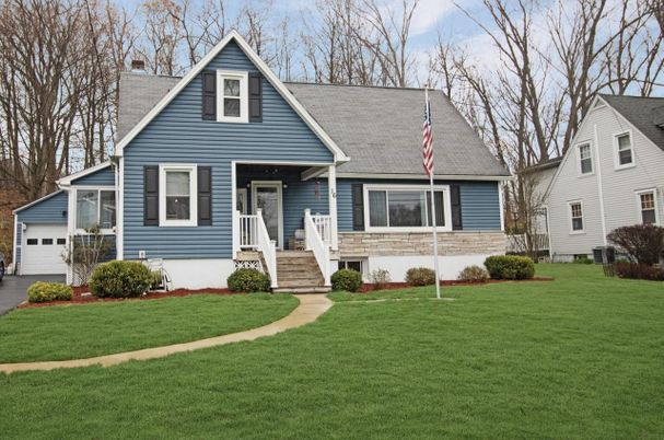 Attached, Exterior, Facade, Cape Cod