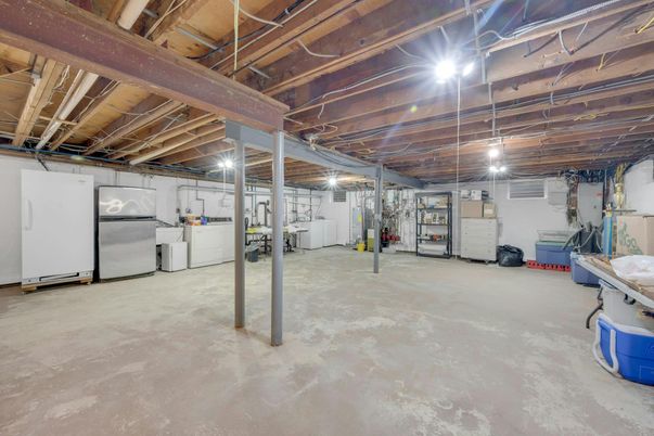 Interior, Washer, Wooden Beams