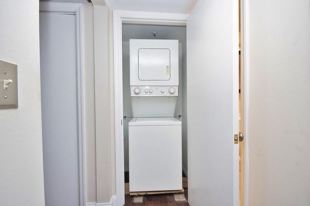 Interior, Utility Closets, Washer, Wood Texture Flooring