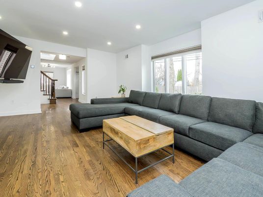 Interior, Living room, Recessed Lighting, Wood Texture Flooring