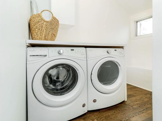 Interior, Utility Closets, Washer, Wood Texture Flooring