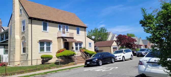 Exterior, Facade, Brick Facade, Rowhouse