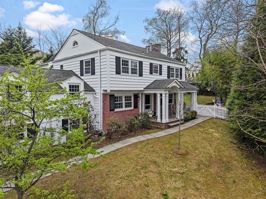 Backyard, Exterior, Facade, Brick Facade, Georgian