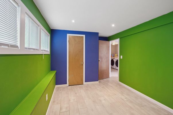 Empty room, Interior, Recessed Lighting, Washer, Wood Texture Flooring