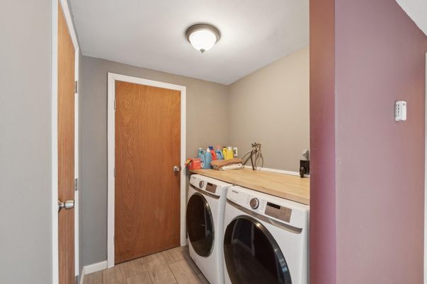 Interior, Washer, Wood Texture Flooring
