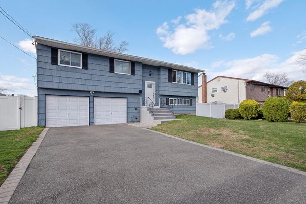 Attached, Exterior, Facade, Raised Ranch