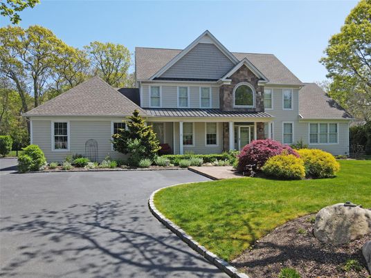 Exterior, Facade, Farmhouse