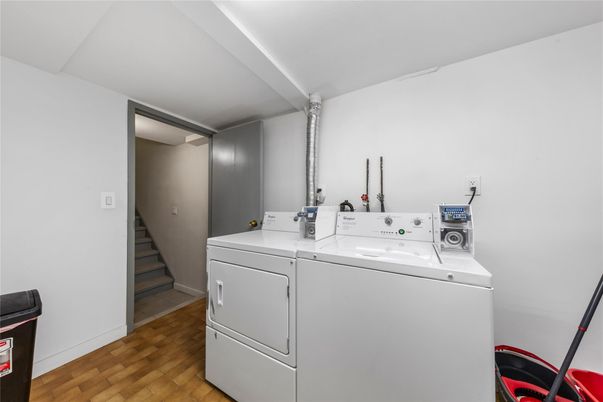Interior, Washer, Wood Texture Flooring