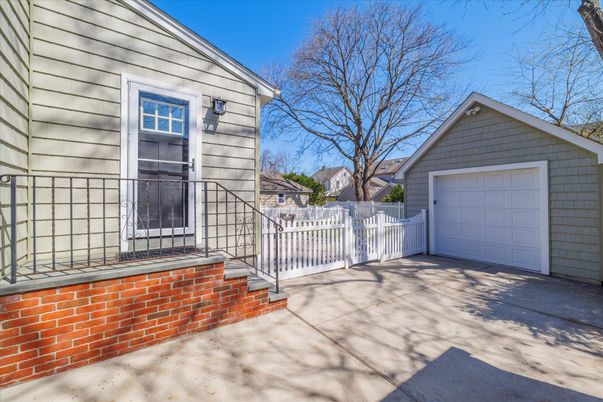 Detached Garage, Exterior