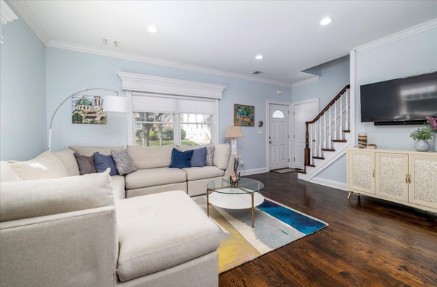 Interior, Living room, Recessed Lighting, Wood Texture Flooring