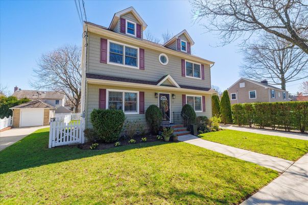 Detached Garage, Exterior, Facade, American Foursquare
