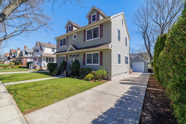 Detached Garage, Exterior, Facade, American Foursquare