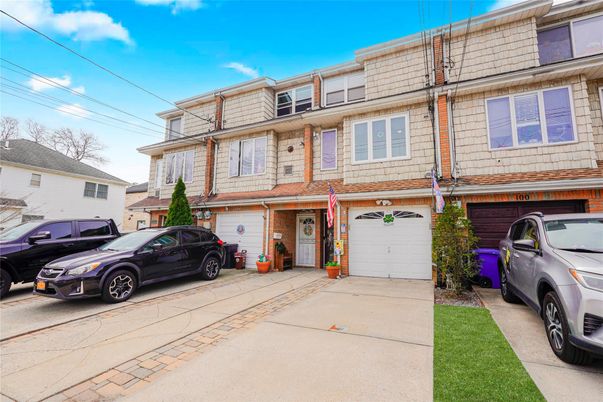 Attached, Exterior, Facade, Rowhouse