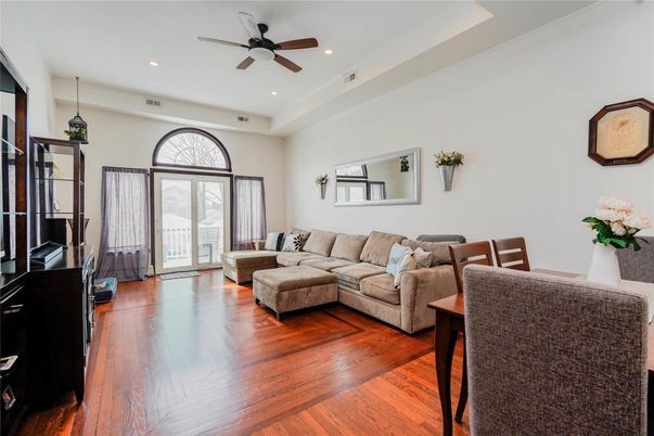 Interior, Living room, Pendant Lights, Recessed Lighting, Wood Texture Flooring