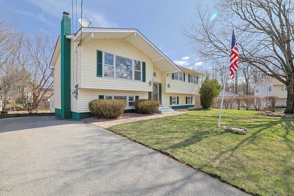 Exterior, Facade, Raised Ranch
