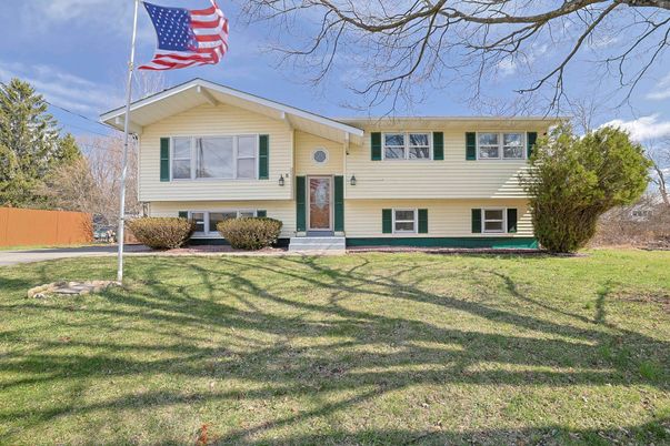 Backyard, Exterior, Facade, Raised Ranch