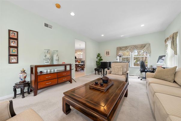 Interior, Living room, Pendant Lights, Piano, Recessed Lighting