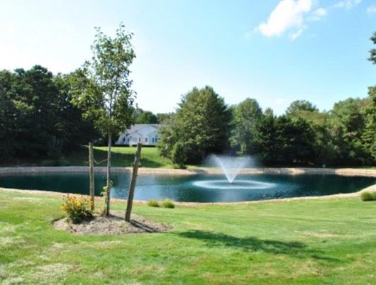 Exterior, Lake