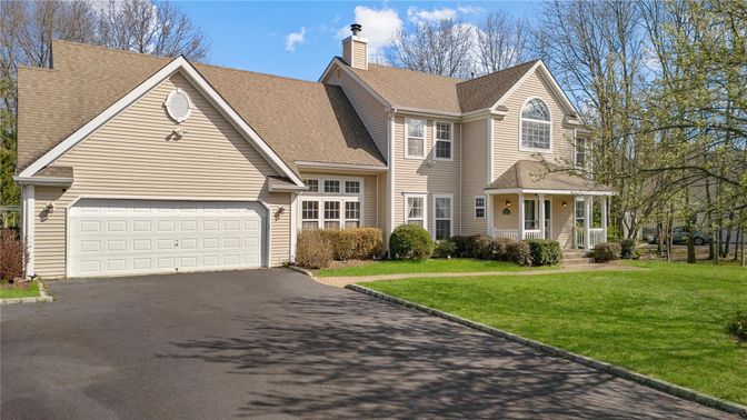 Attached, Exterior, Facade, Farmhouse