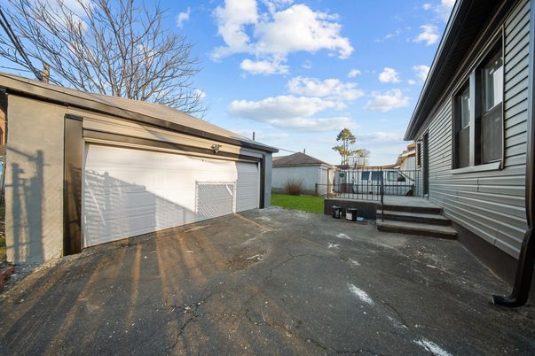 Detached Garage, Exterior