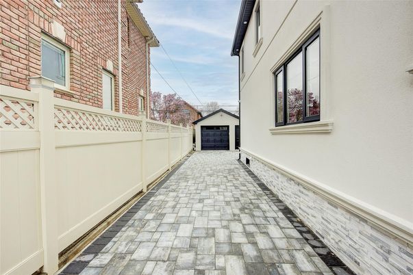 Detached Garage, Exterior