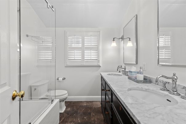 Bathroom, Dual Sink Vanities, Interior