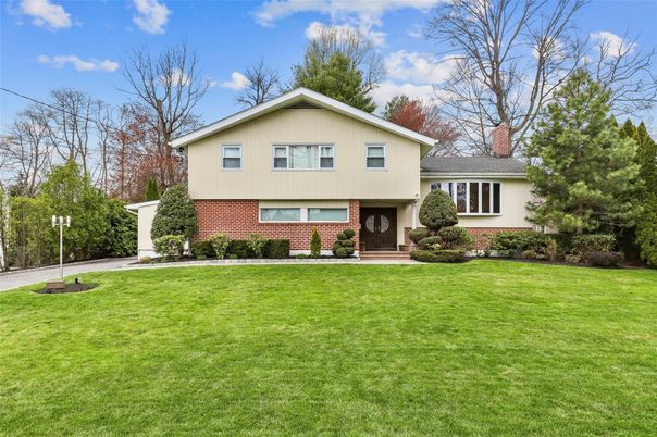 Backyard, Exterior, Facade, Brick Facade, Split Level