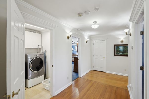 Interior, Utility Closets, Washer, Wood Texture Flooring