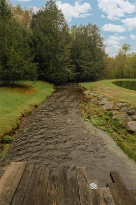 Exterior, Lake